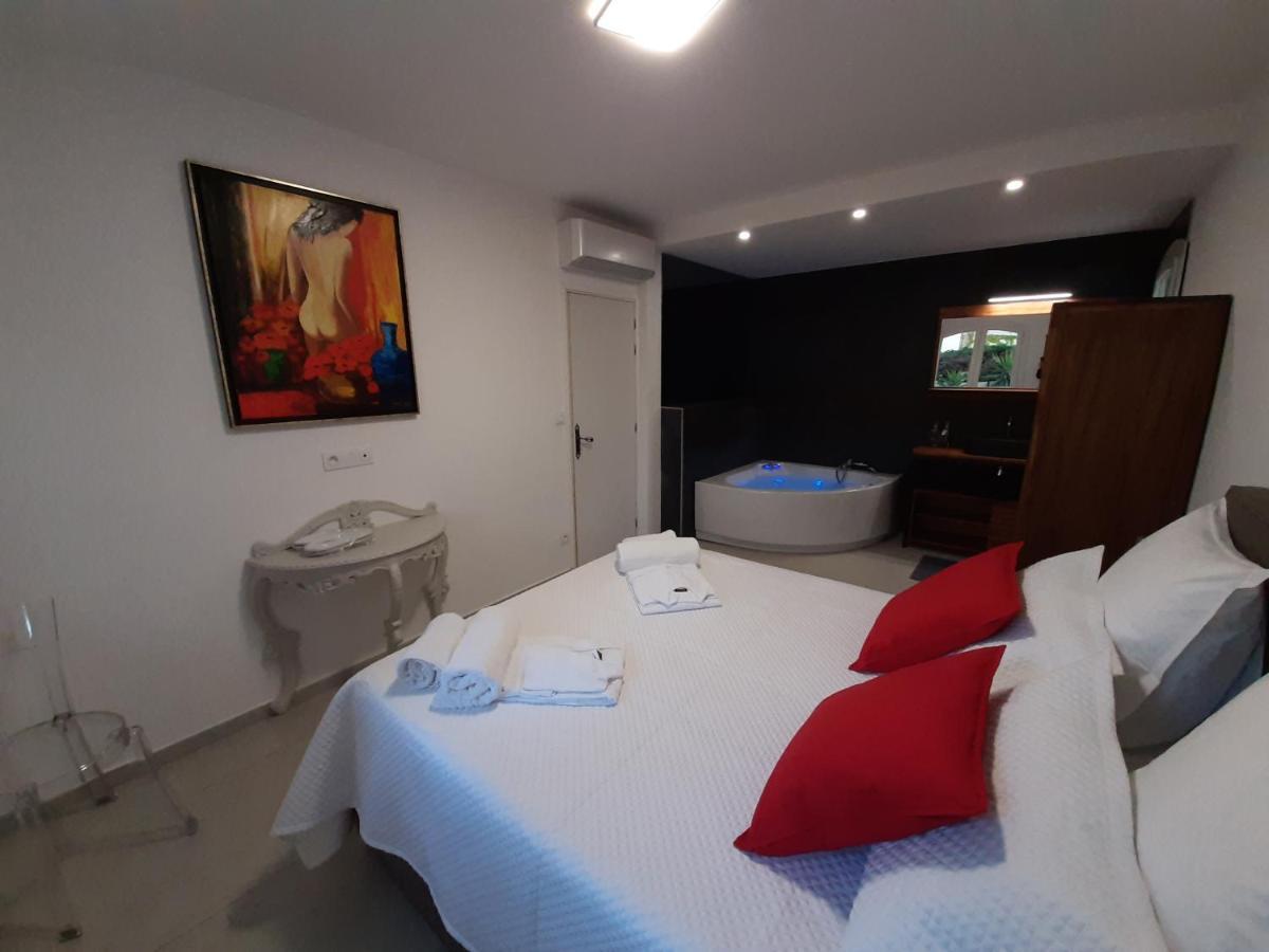 VILLA RASOA chambre LOVE Agde Extérieur photo